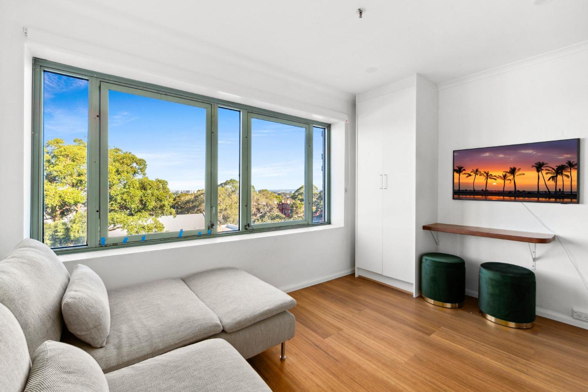 Stylish In The Heart Of Newtown With Pool *